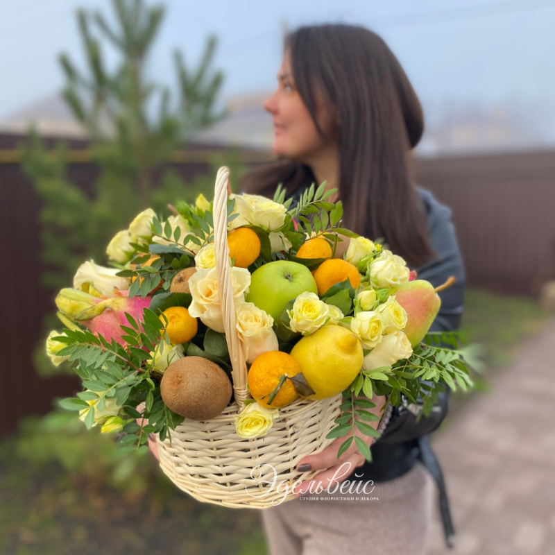 Подарок «Цветочно-фруктовая корзина»