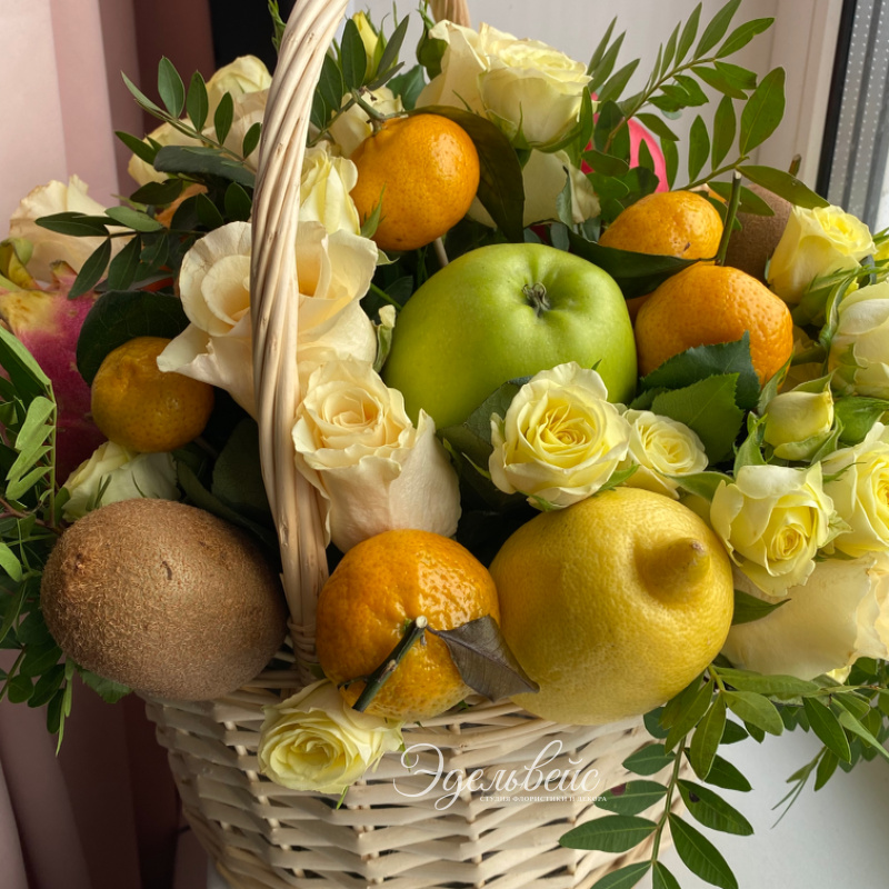 Подарок «Цветочно-фруктовая корзина» 2