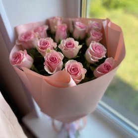 Букет из 15 розовых роз от интернет-магазина «Эдельвейс» в Саранске