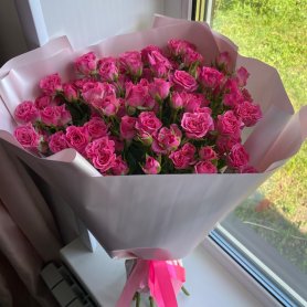 Букет « Малиновые кустовые розы» от интернет-магазина «Эдельвейс» в Саранске
